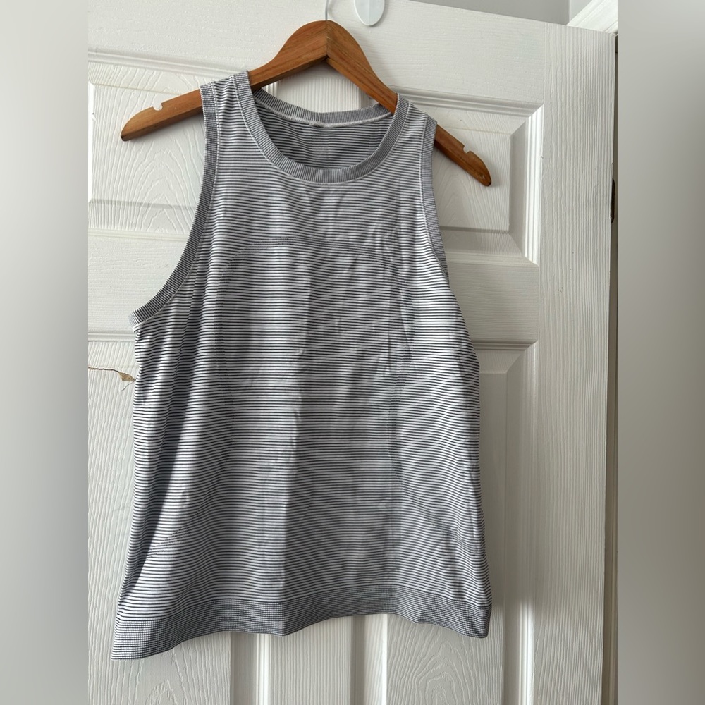 Lululemon top